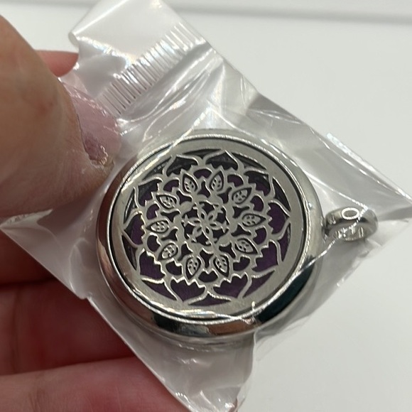 NWT SET Stainless Steel Locket, Necklace, Necklace & 2 Oil Diffuser Pads - Picture 2 of 4